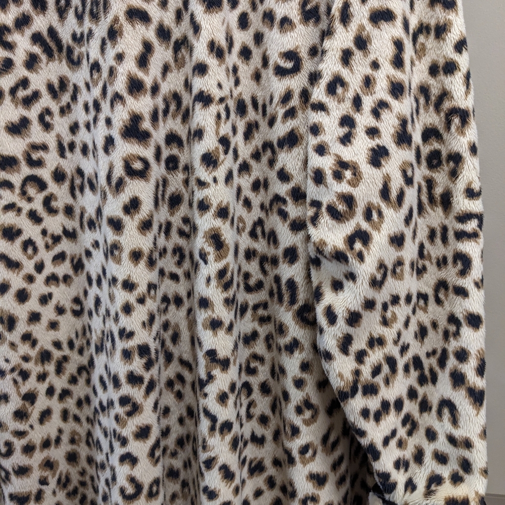 Stan Herman Leopard Print Robe - Picture 12 of 16